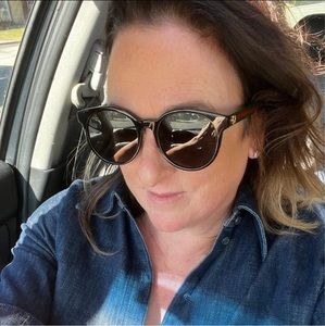 Meet your Posher, Monique